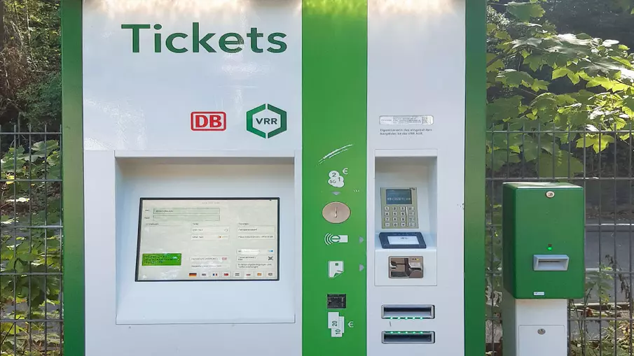 Blick auf einen VRR-Ticketautomaten