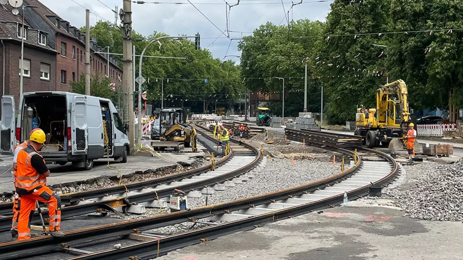 Neubau Haltestelle Brückelstraße: Baustelle mit neu verlegten Gleisen