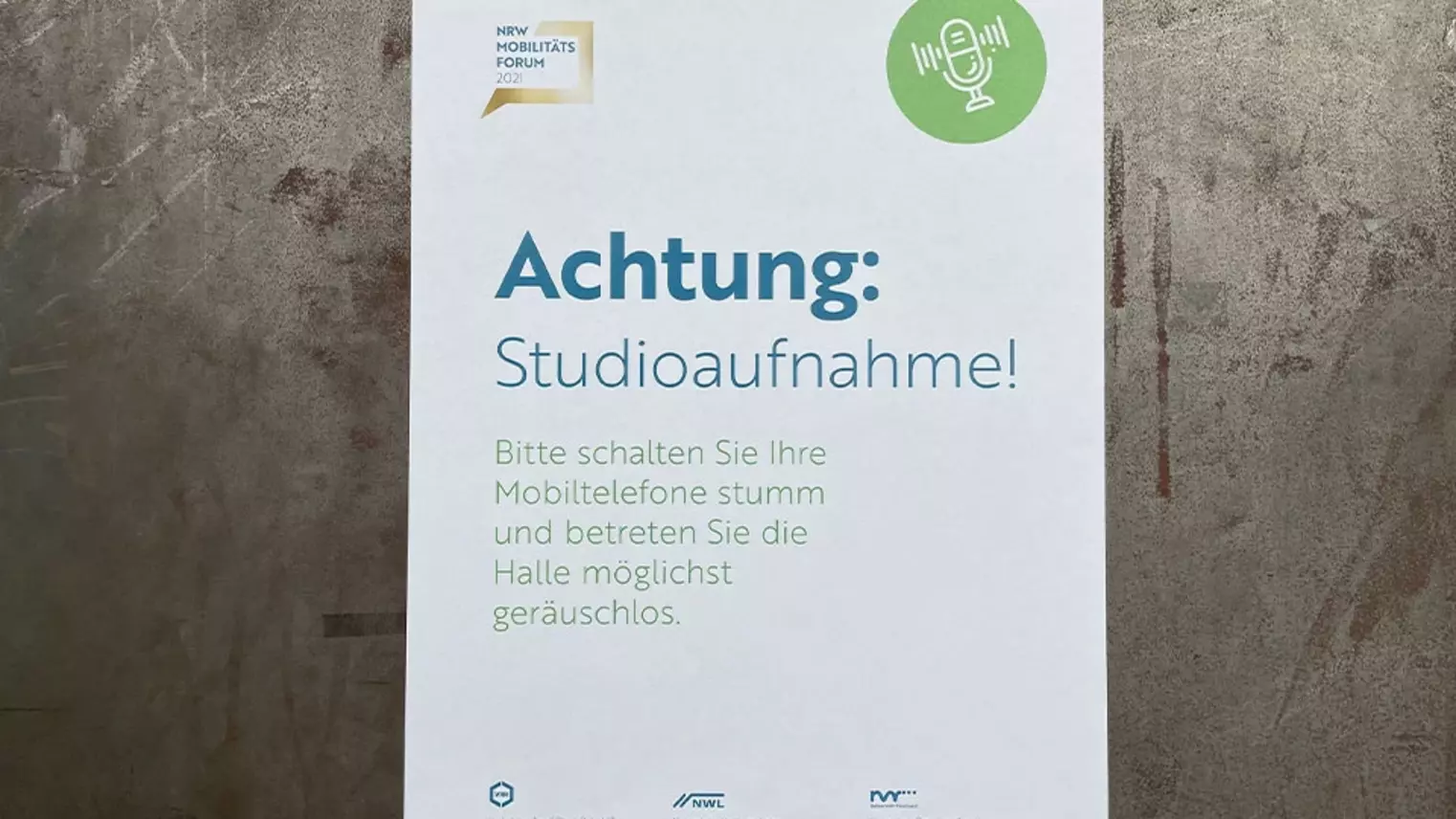 Zettel mit der Auschrift "Achtung, Studioaufnahme"