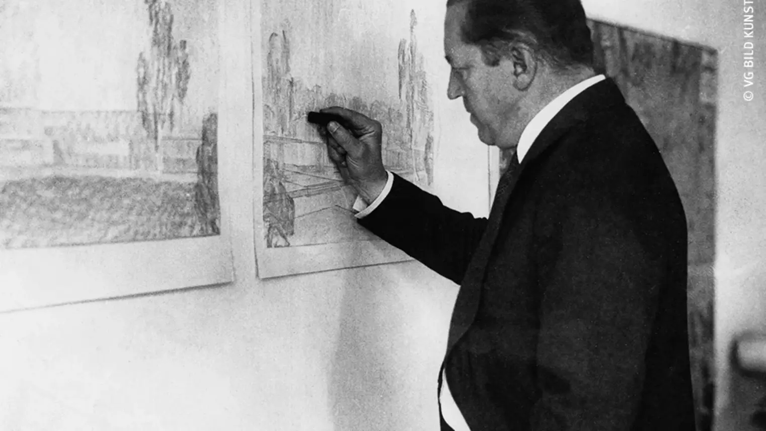 Ludwig Mies van der Rohe bei der Arbeit