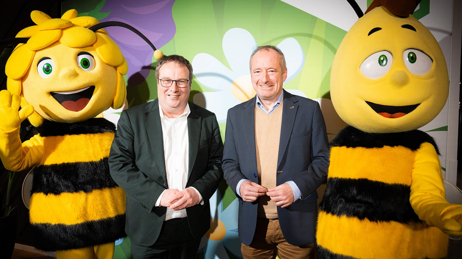 Branchenevent VRR-Tariffrühling: NRW-Verkehrsminister Oliver Krischer mit VRR-Vorstandssprecher Oliver Wittke, Biene Maja und Willi