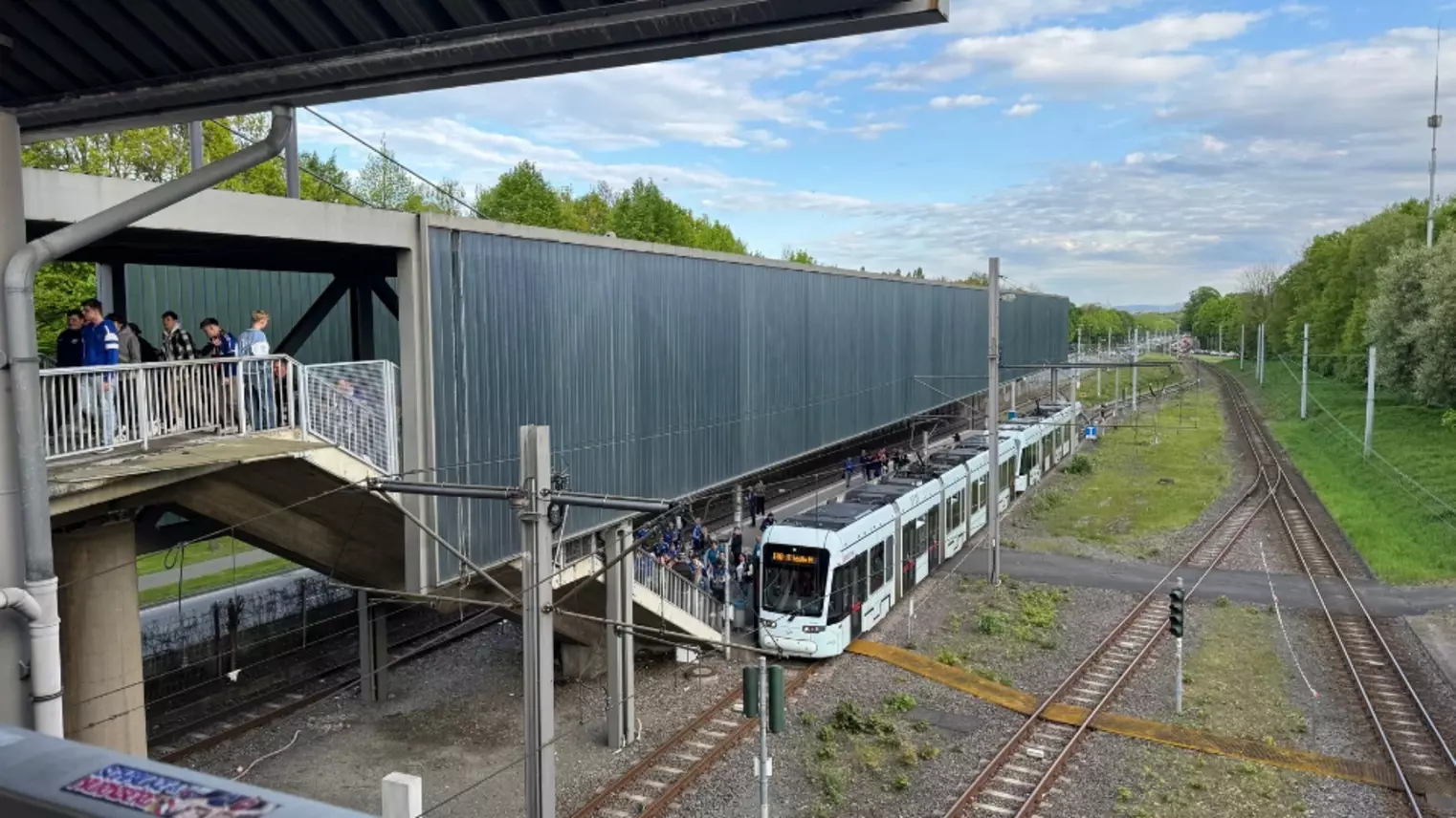 Die Straßenbahnhaltestelle an der Veltins-Arena