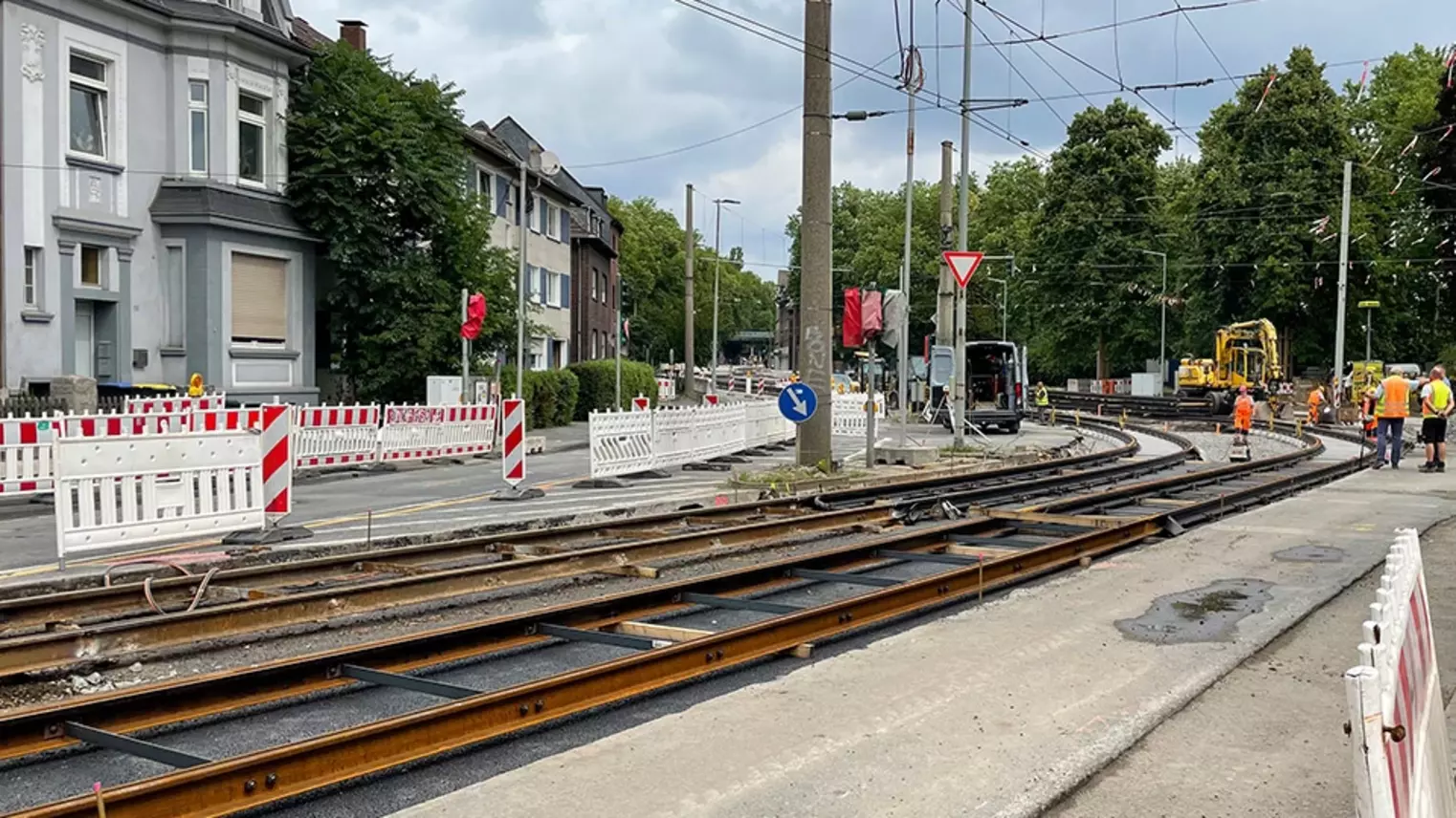 Neubau Haltestelle Brückelstraße: Baustelle mit neu verlegten Gleisen