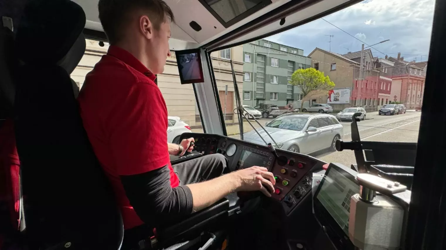 Robert Nieberg beim Straßenbahnfahren 