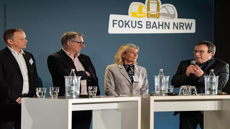 Podiumsdiskussion beim 2. Colloquium EURO 2024 "Sicherheit im öffentlichen Nahverkehr"