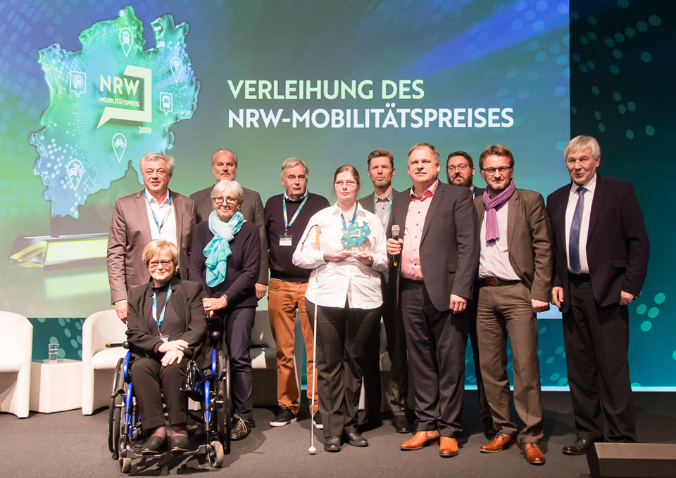 Eine Gruppe von Personen bei der Verleihung des NRW-Mobilitätspreises