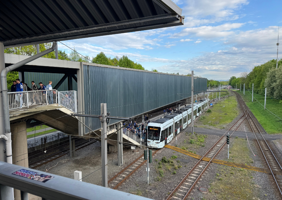 Die Straßenbahnhaltestelle an der Veltins-Arena